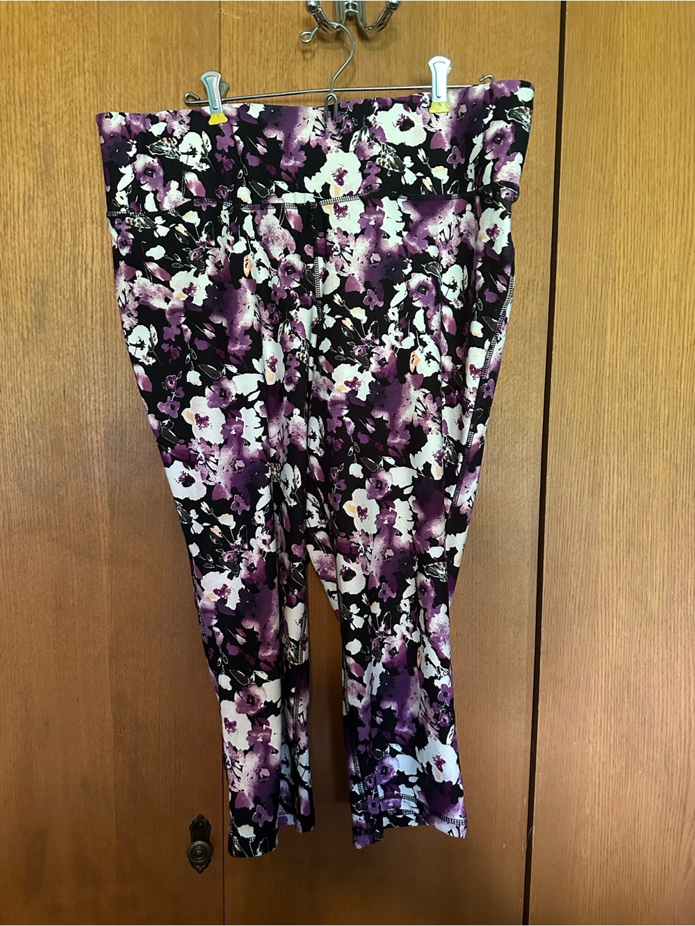 Livi Active Purple, Black & White Floral Capris